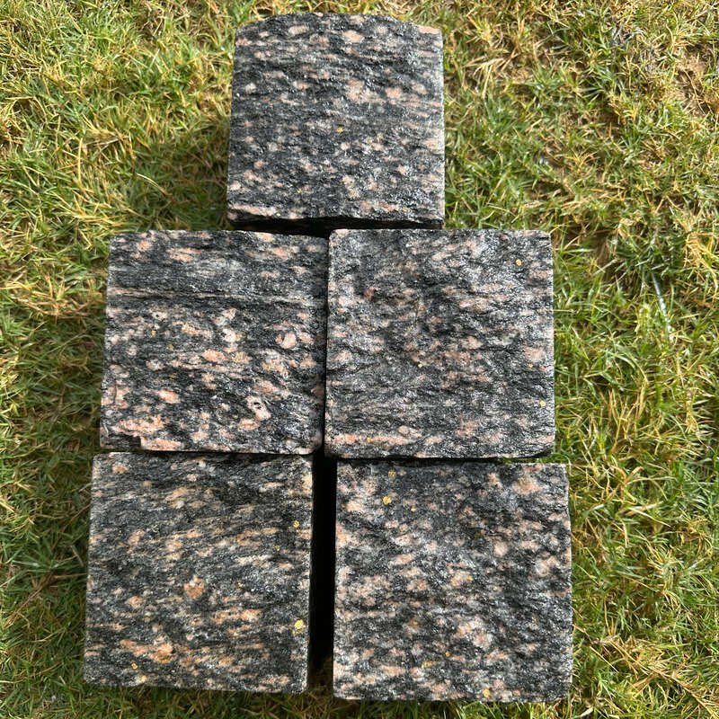 Brown granite setts (wet) spliface 800x800